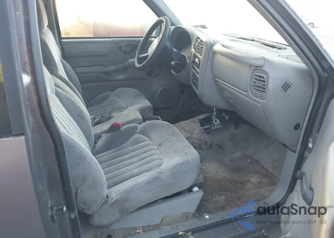 2000 Chevrolet S-10 Ls z USA, uszkodzony, nr VIN 1GCCS1956Y8218128